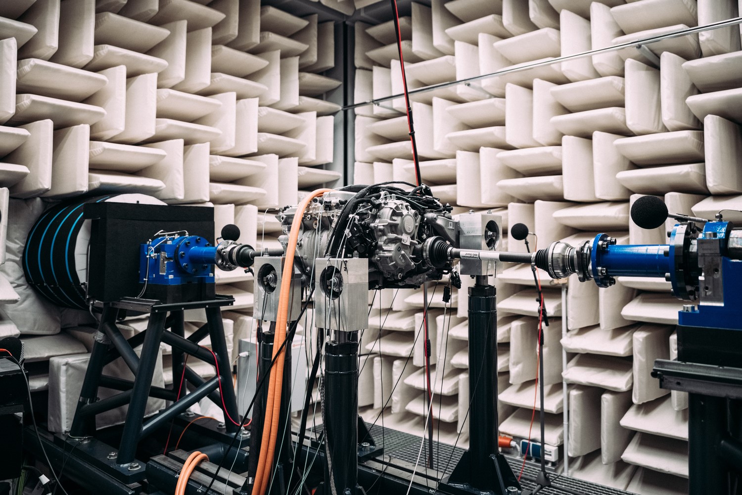 BMW Mノイエクラッセの心臓部たるBMW M eDrive電動駆動ユニット