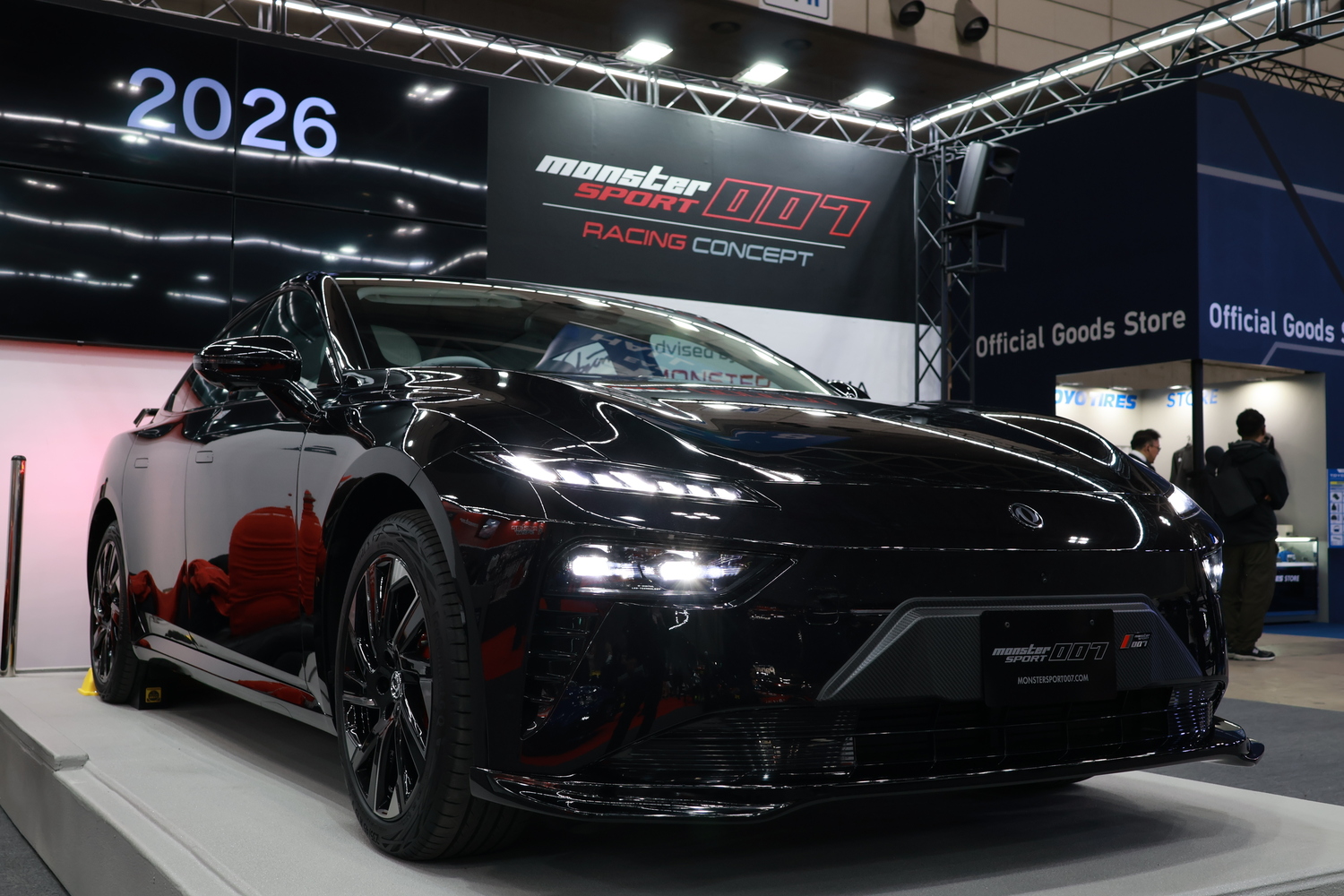 東京オートサロン2026で初公開されたEVスポーツセダン「モンスタースポーツ007」