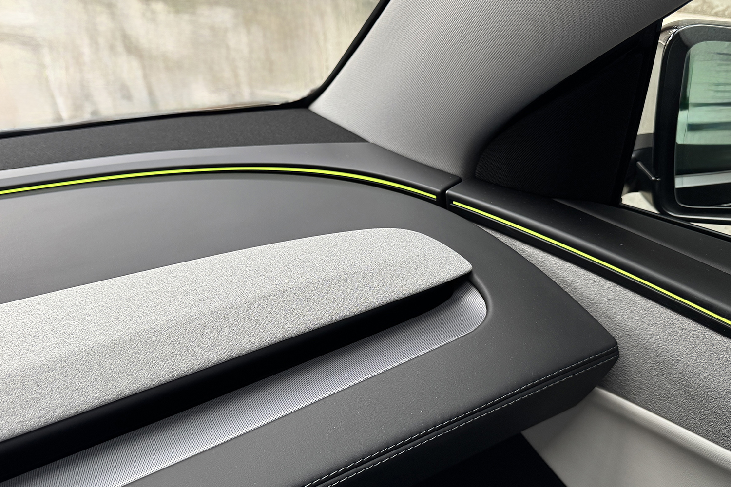 テスラ・モデルYのダッシュボード