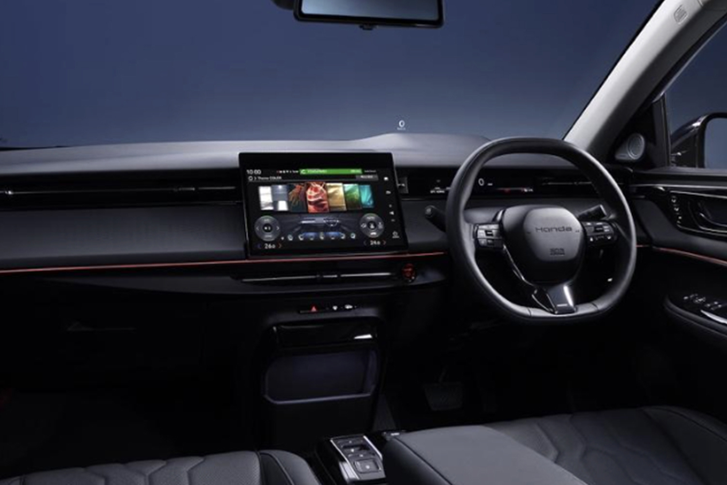 ホンダ・インサイトの車内