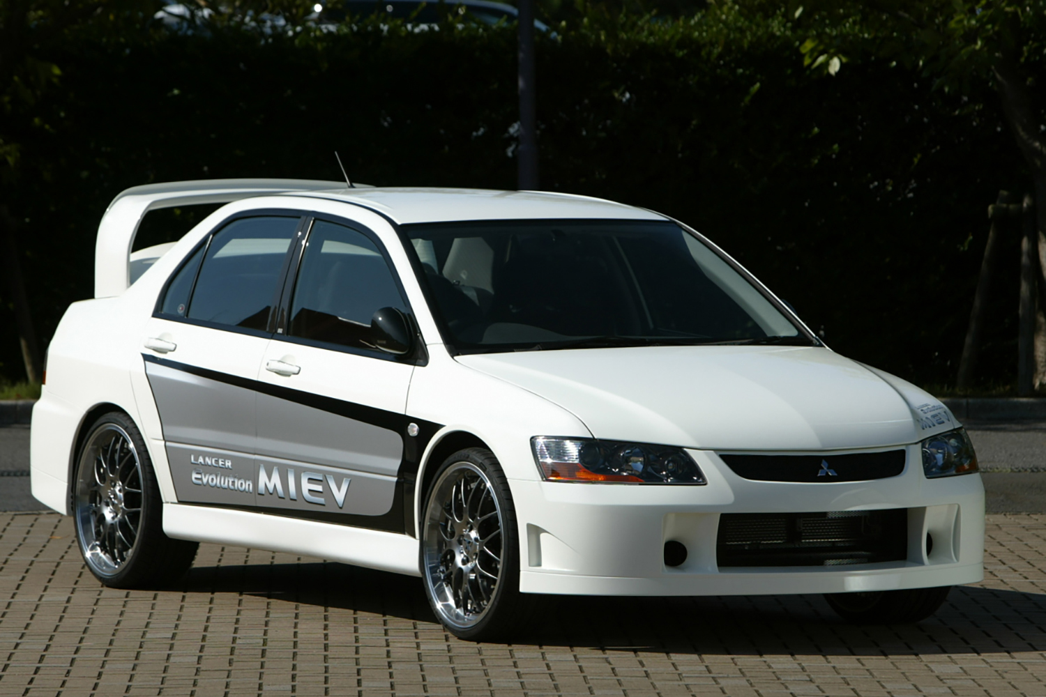 三菱ランサーのEV試作車