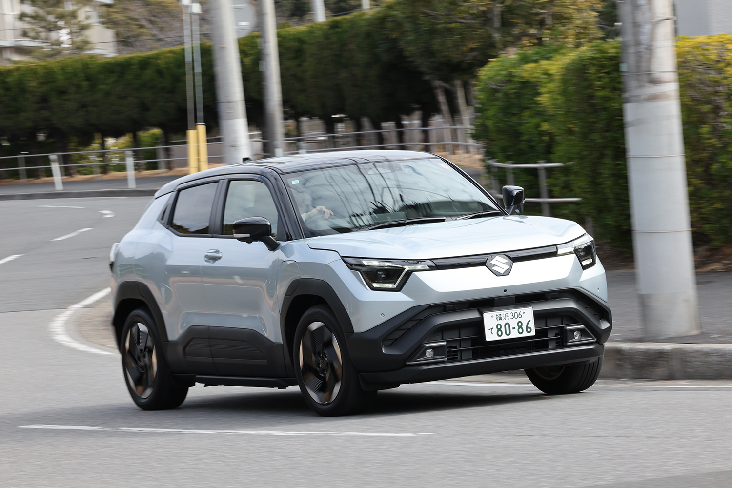 スズキeビターラの走行シーン