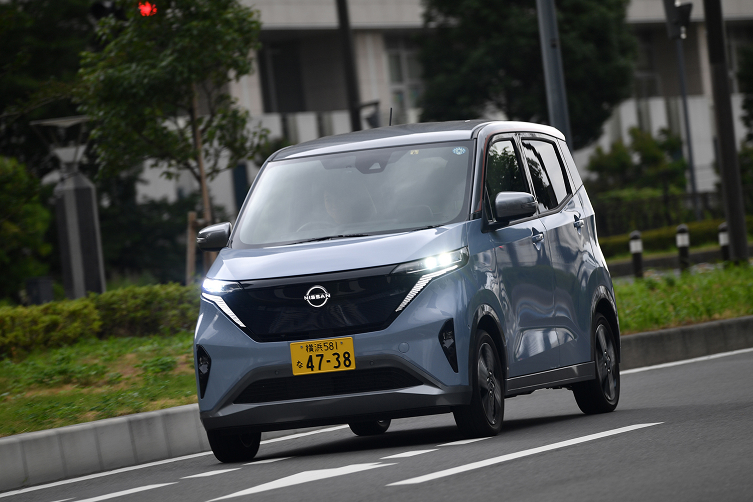 日産サクラの走行シーン