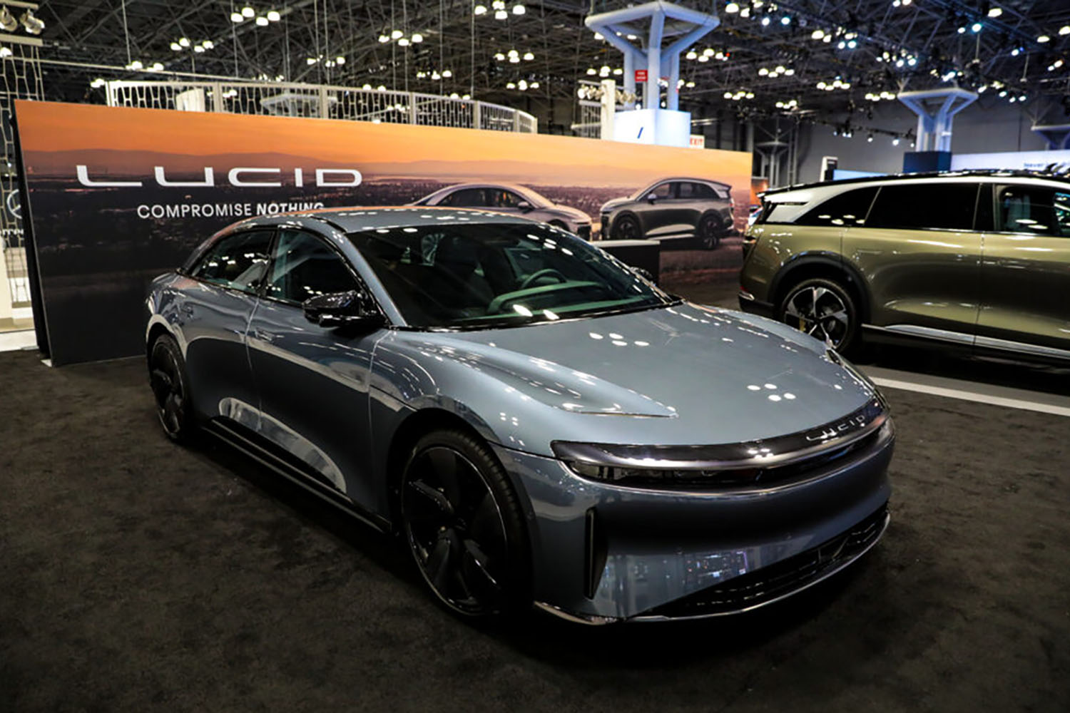 モーターショーのLUCIDブース
