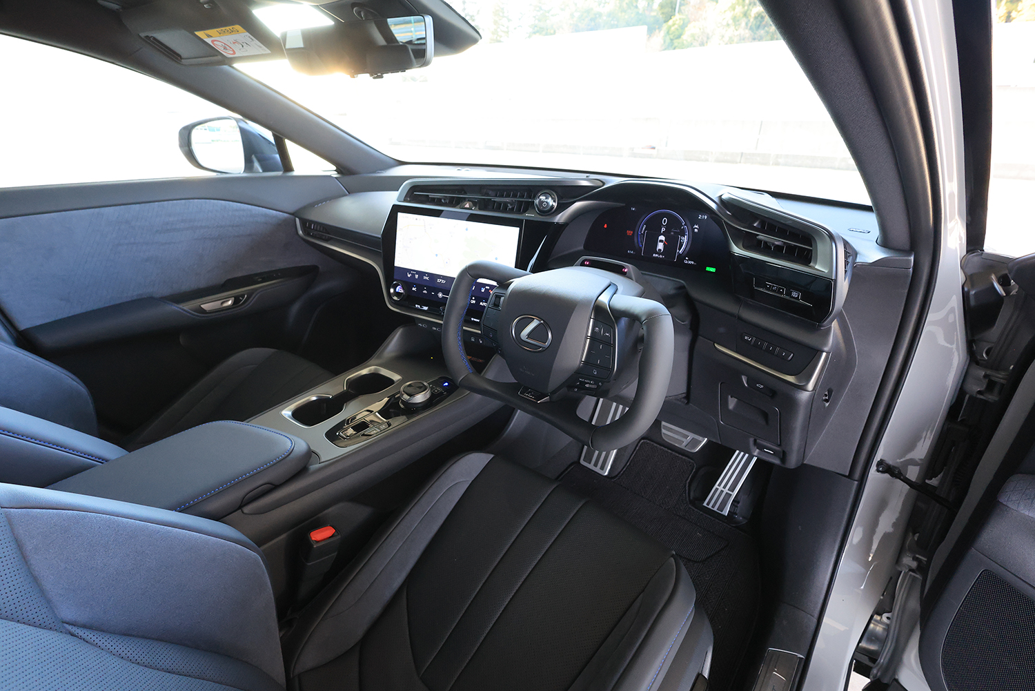 レクサスRZ"F SPORT"のインテリア