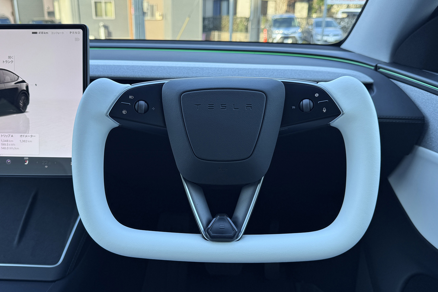 テスラ・モデル3のヨークステアリング