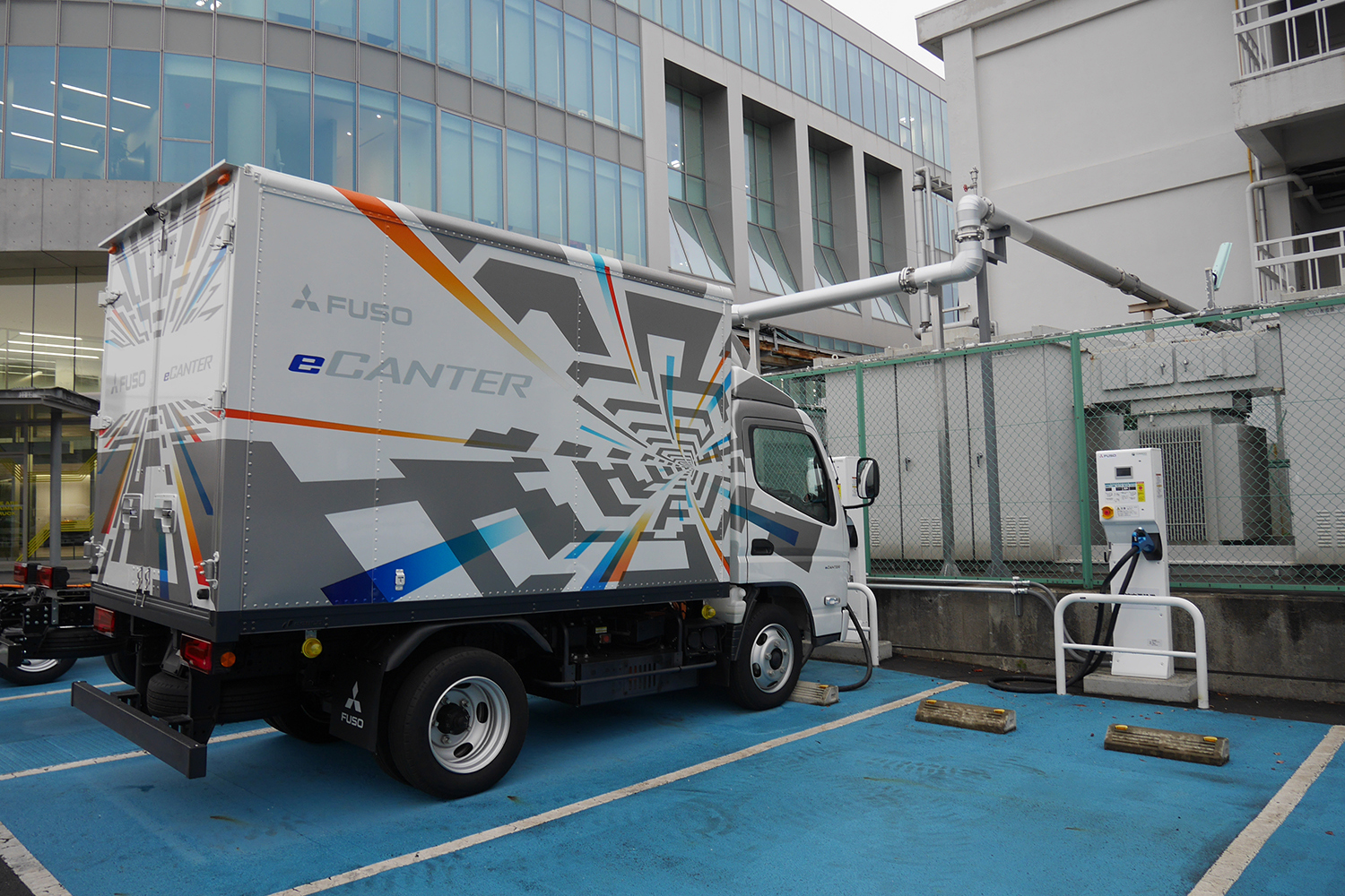 三菱ふそうeキャンター