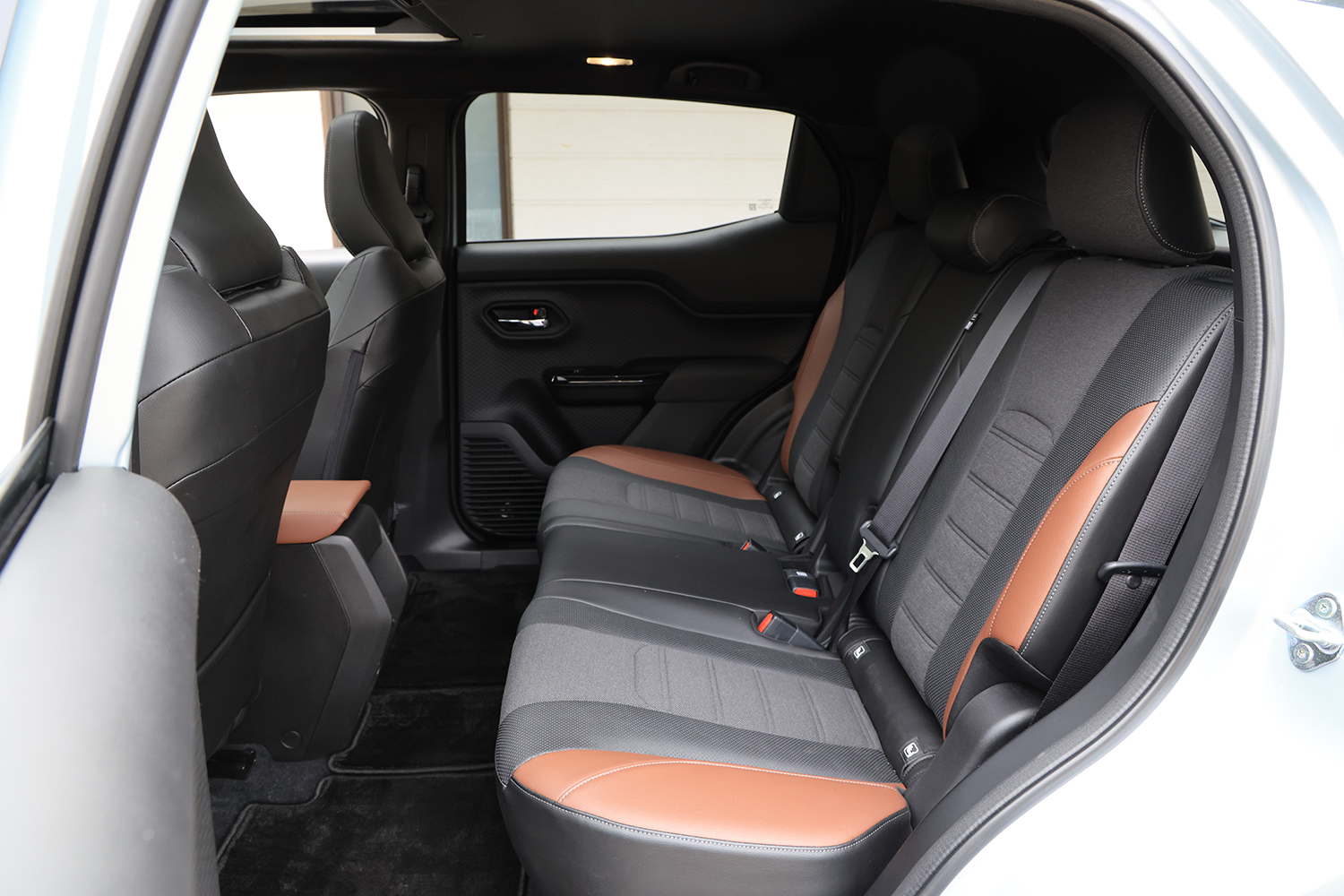 スズキeビターラのリヤシート