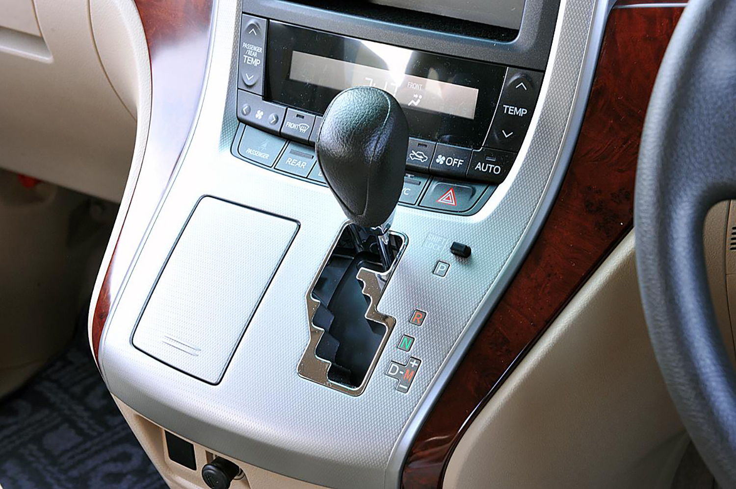 AT車のシフトレバーのイメージ