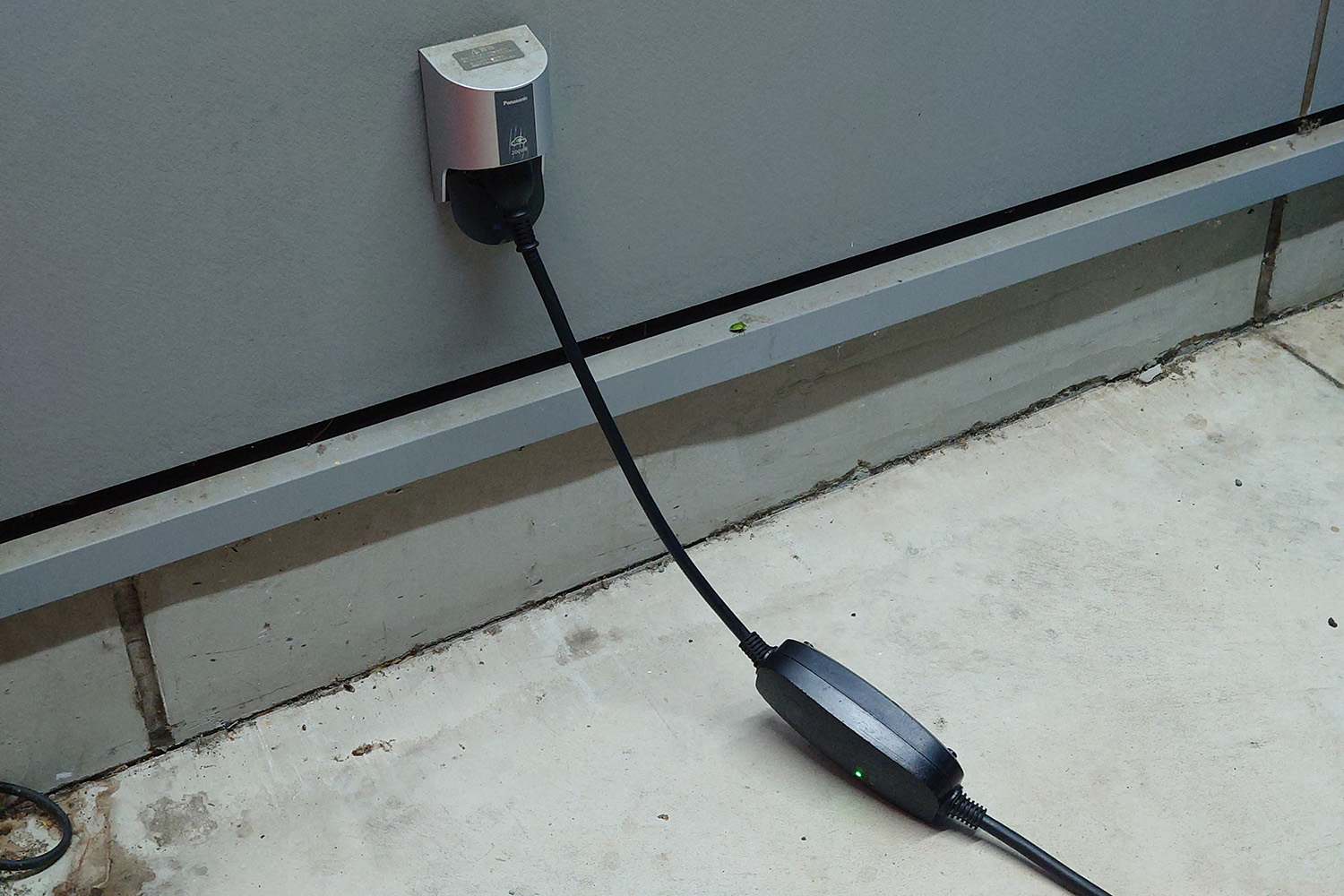家庭用普通充電用の充電器