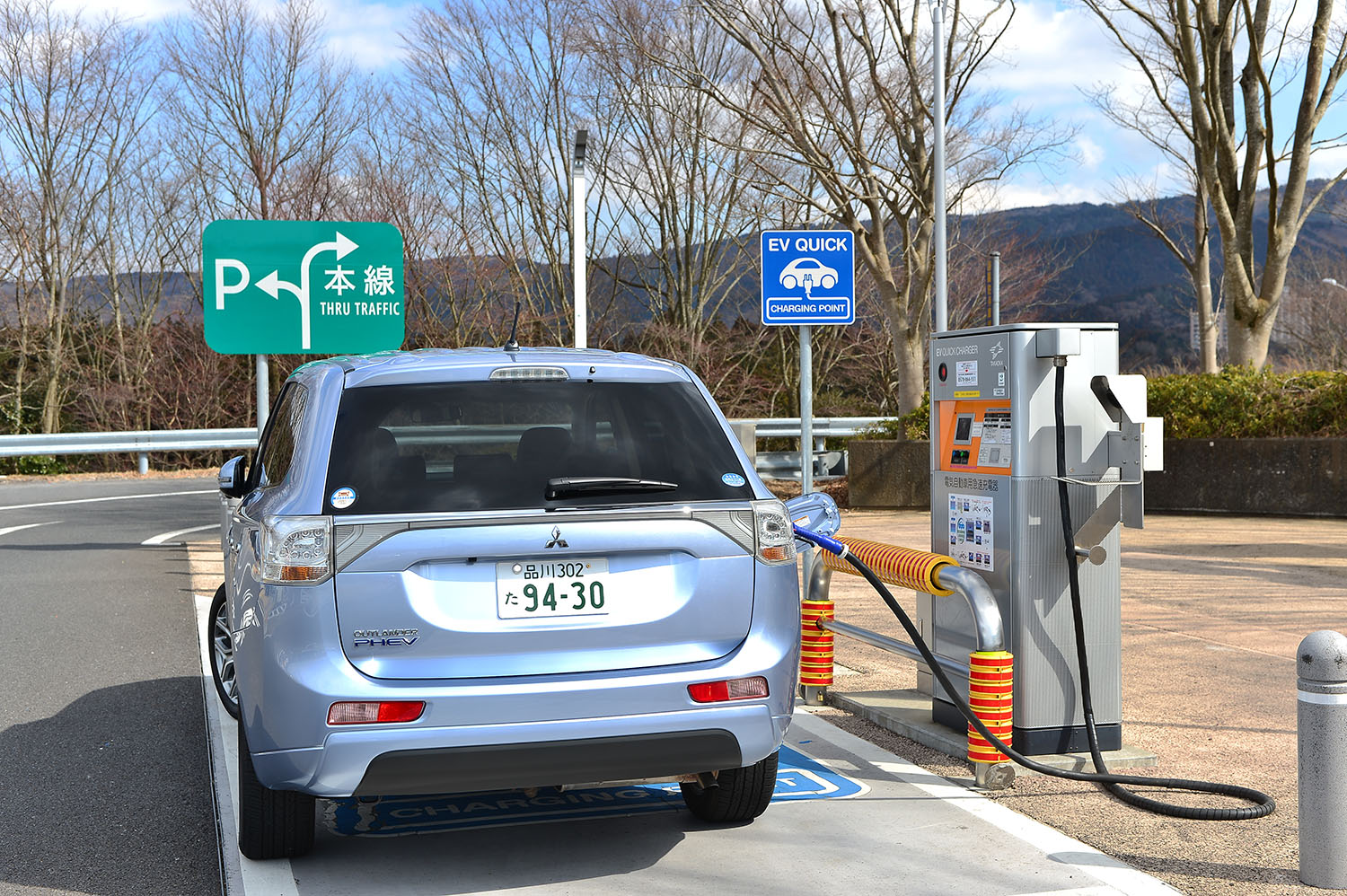 急速充電をするPHEVのイメージ