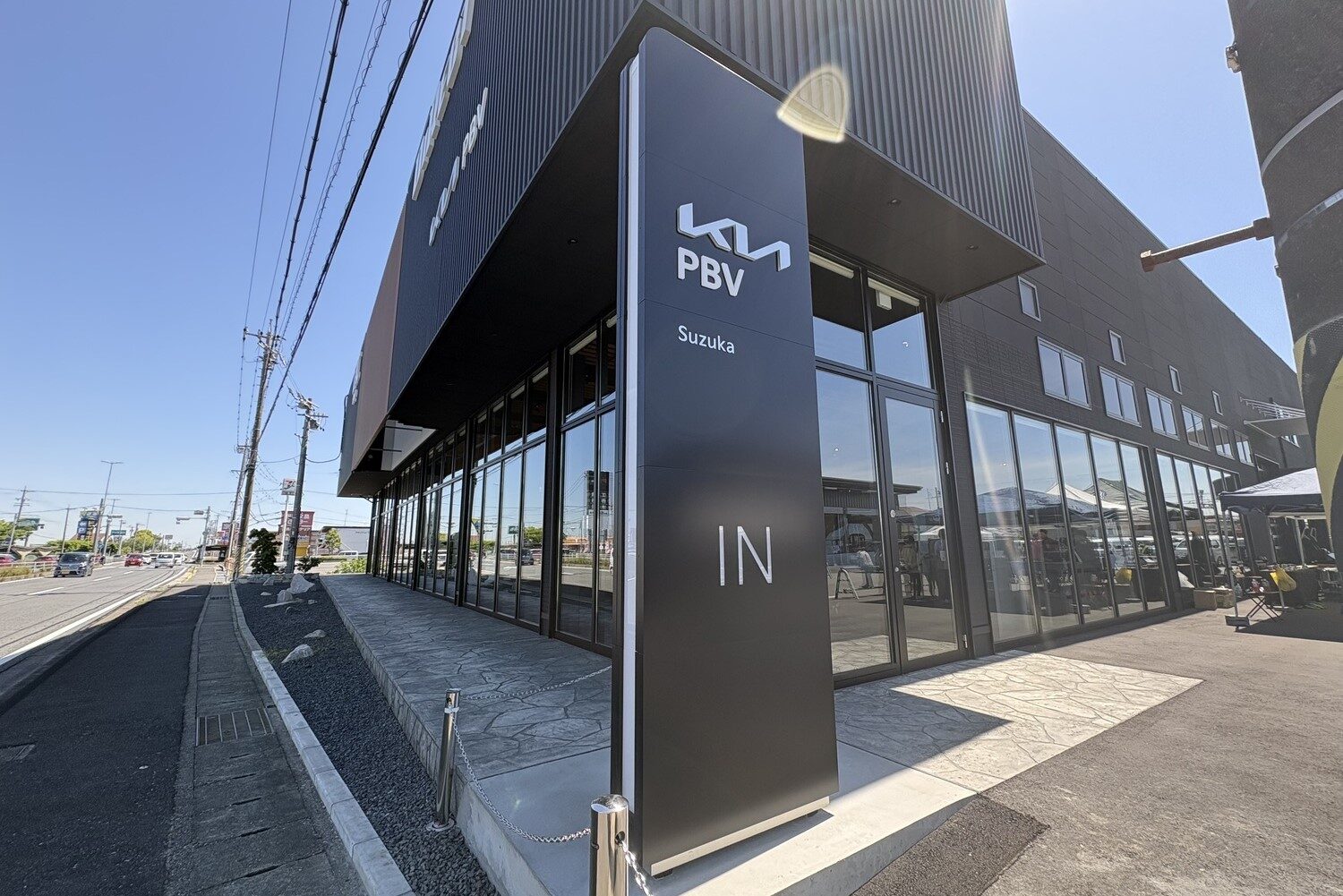 Kia PBV正規ディーラーとなったダイレクトカーズ鈴鹿のエントランス