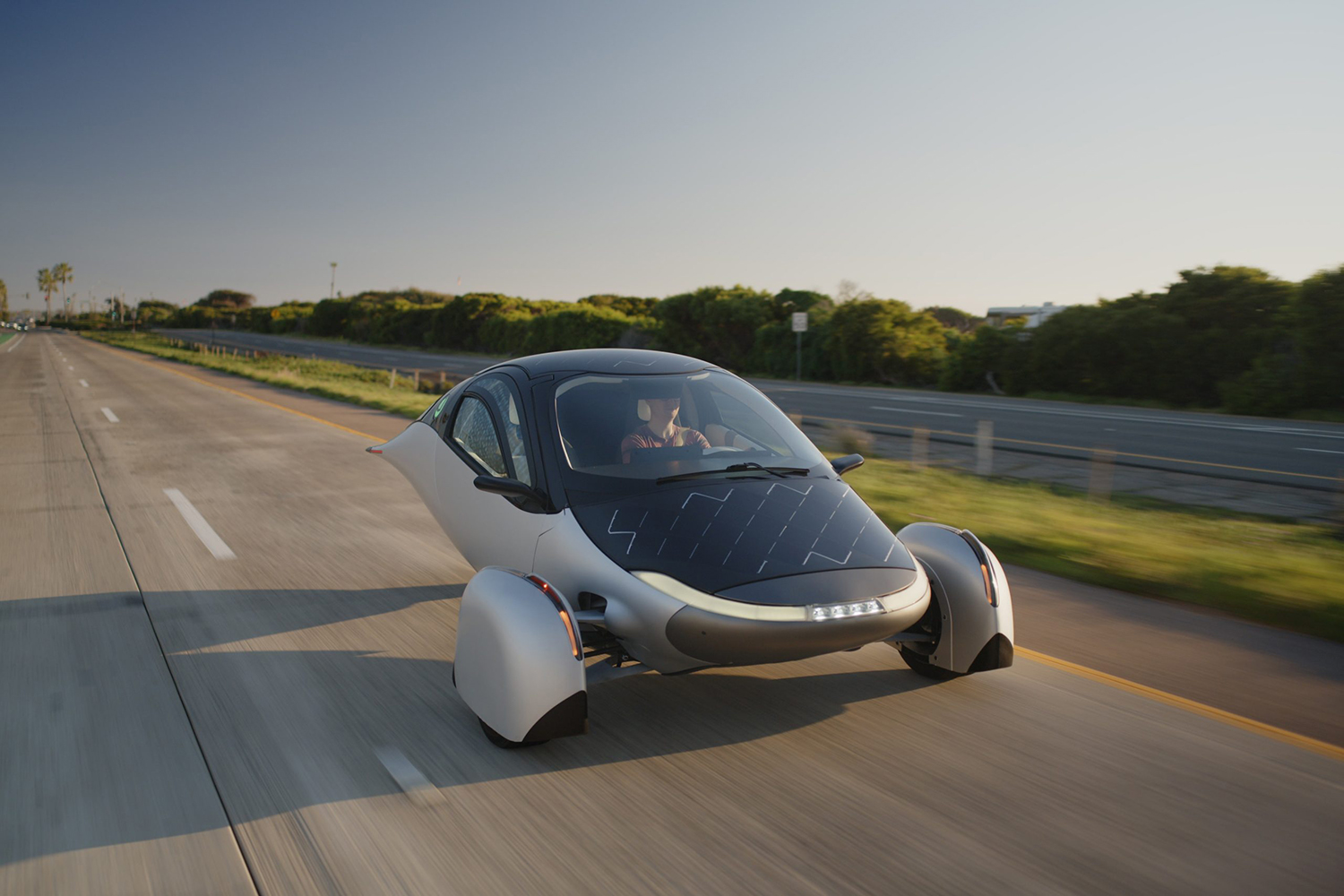 ソーラーEV「アプテラ」