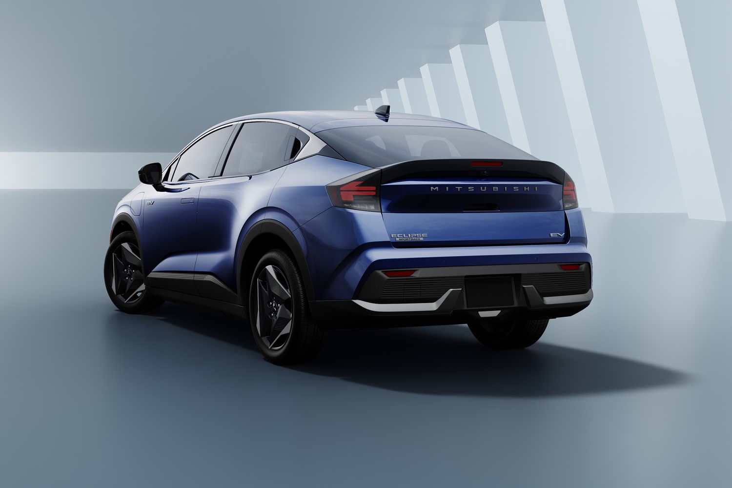 アメリカ・カナダ向け三菱のEV「エクリプス スポーツバック」のリヤビュー。OEM元の日産リーフの面影を強く残すスタイリング