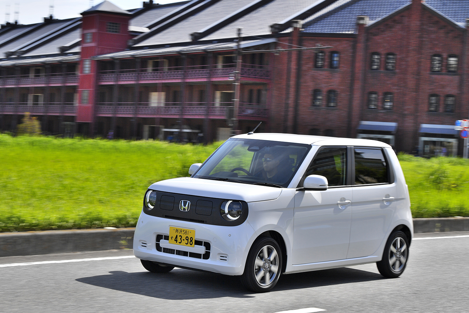ホンダN-ONE e:の走行シーン