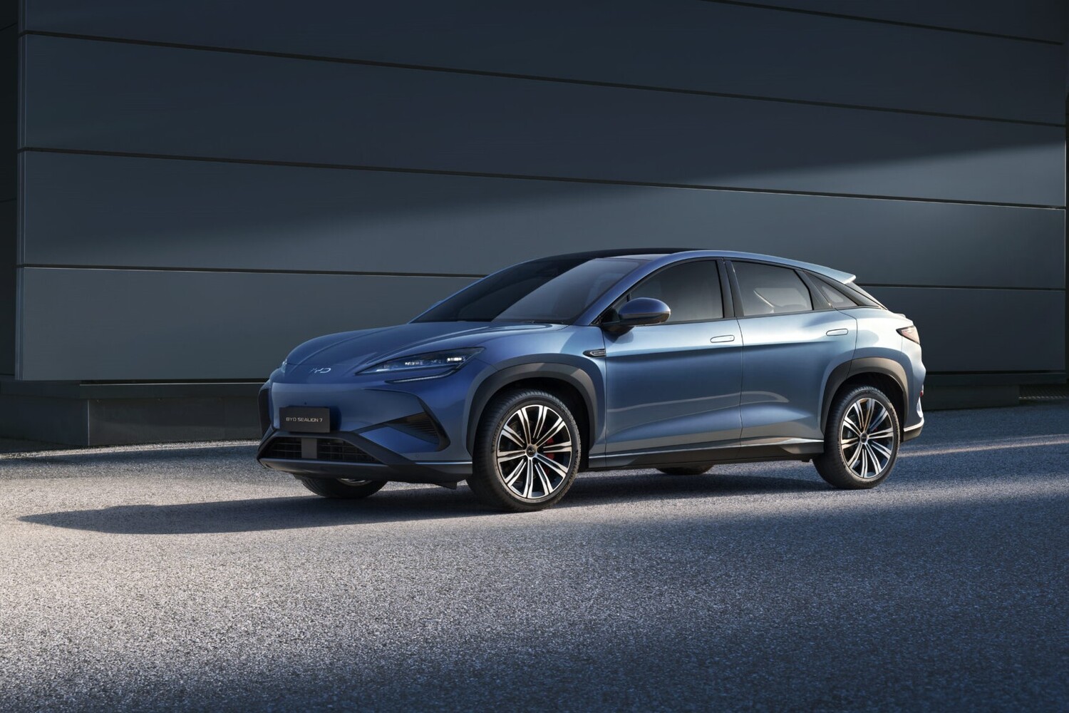 BYD Auto Japan史上最速のペースで登録台数2000台を突破したシーライオン7
