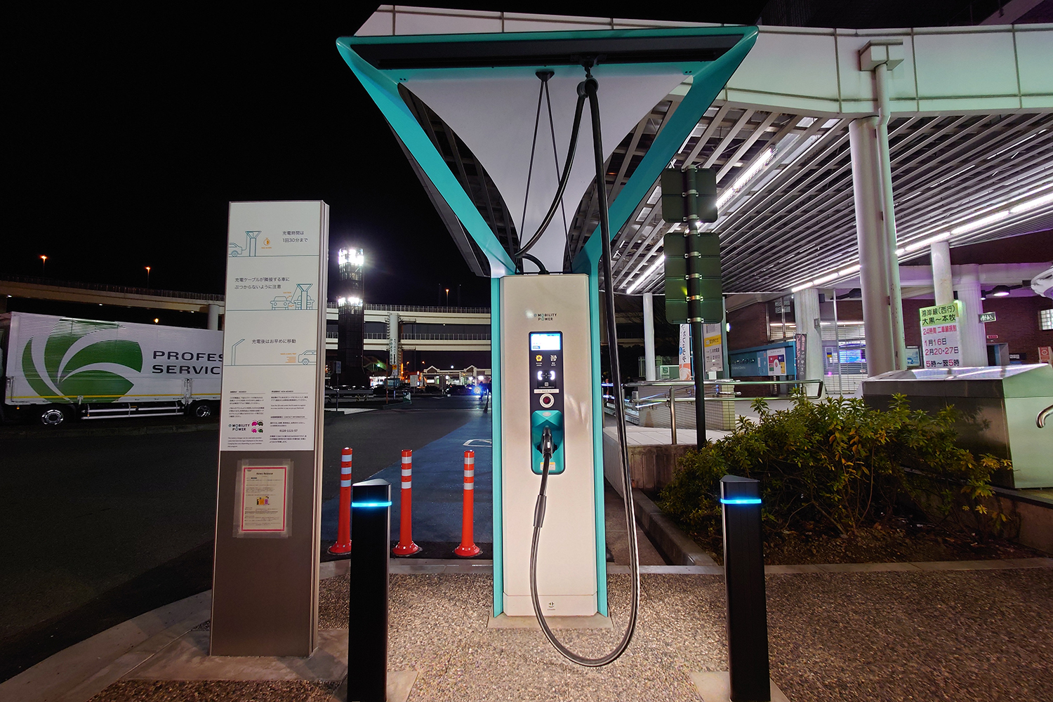 高速道路の充電器