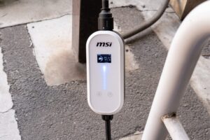 本体画面で充電状況を確認できる