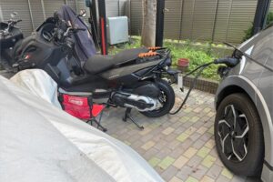 カーポートにクルマ2台とバイクが入りきらない問題。もはやガレージハウス建てたい