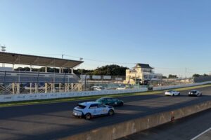 静かで熱いレース展開
